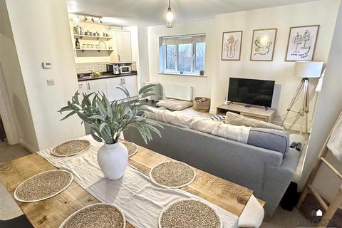 2 bedroom flat for sale, Kensington Way, Polegate BN26