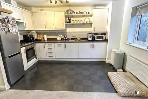 2 bedroom flat for sale, Kensington Way, Polegate BN26