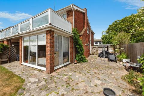2 bedroom flat for sale, Crescent Road, Gosport, Hampshire, PO12