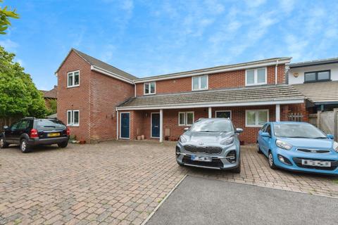 2 bedroom flat for sale, Crescent Road, Gosport, Hampshire, PO12