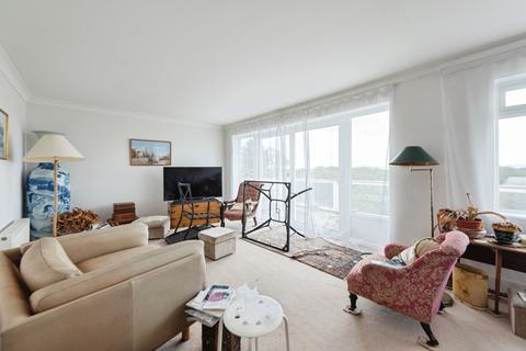 2 bedroom flat for sale, Crescent Road, Gosport, Hampshire, PO12