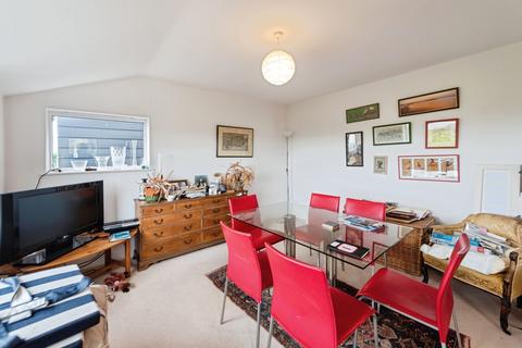 2 bedroom flat for sale, Crescent Road, Gosport, Hampshire, PO12