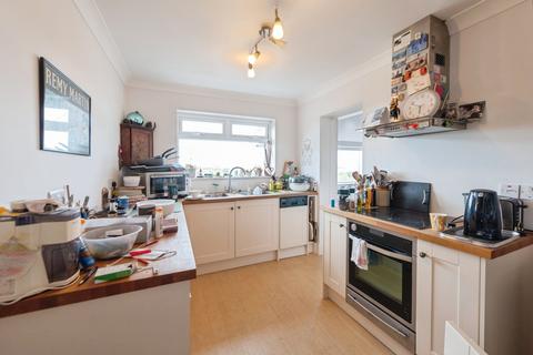 2 bedroom flat for sale, Crescent Road, Gosport, Hampshire, PO12
