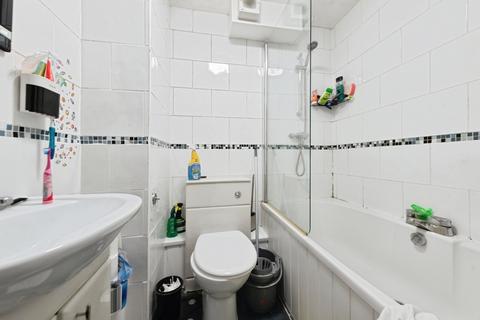 2 bedroom flat for sale, Mumby Road, Gosport, Hampshire, PO12