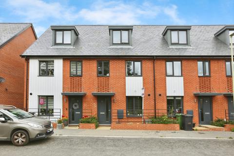 Glassfield Road, Whiteley, PO15