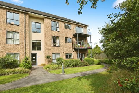 1 bedroom flat for sale, Hamilton Road, Sarisbury Green, Southampton, Hampshire, SO31