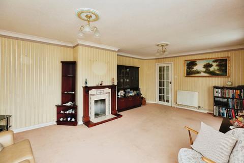 2 bedroom bungalow for sale, Locks Heath Park Road, Locks Heath, Southampton, Hampshire, SO31