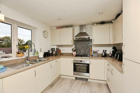 2 bedroom flat for sale, Firecracker Drive, Locks Heath, Southampton, Hampshire, SO31