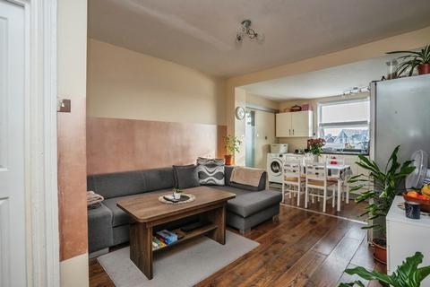 2 bedroom flat for sale, Waverley Road, Southsea, Hampshire, PO5