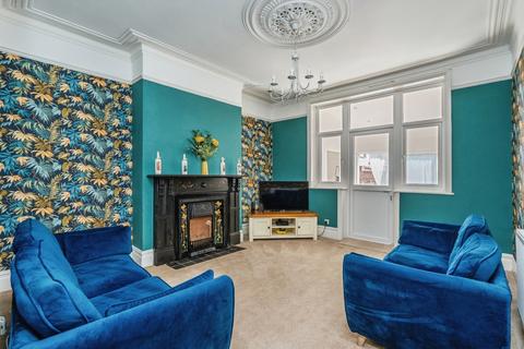2 bedroom flat for sale, Stubbington Avenue, Portsmouth, Hampshire, PO2