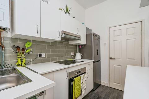 2 bedroom flat for sale, Stubbington Avenue, Portsmouth, Hampshire, PO2