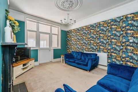 2 bedroom flat for sale, Stubbington Avenue, Portsmouth, Hampshire, PO2
