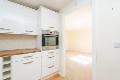2 bedroom flat for sale, Bridge Road, Romsey, Hampshire, SO51