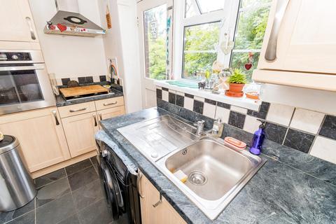 2 bedroom flat for sale, Archers Road, Banister Park, Southampton, Hampshire, SO15