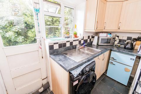 2 bedroom flat for sale, Archers Road, Banister Park, Southampton, Hampshire, SO15