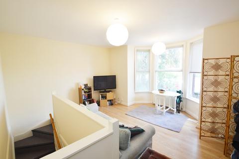 2 bedroom flat to rent, Egerton Road North, Manchester M21