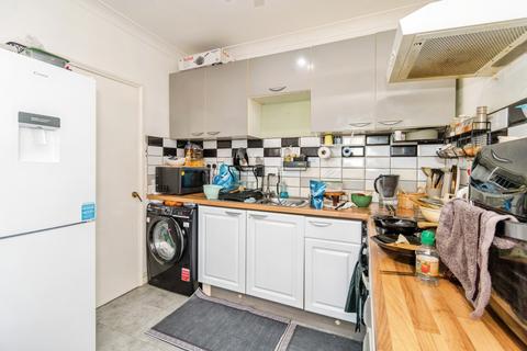 2 bedroom flat for sale, Winchester Road, Southampton, Hampshire, SO16