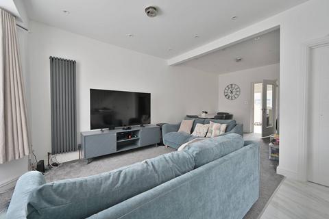 3 bedroom terraced house for sale, Arthur Street, Bushey, WD23