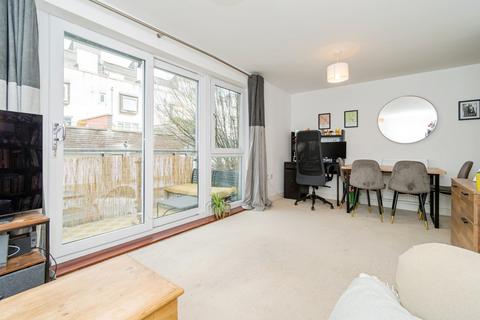 2 bedroom flat for sale, James Weld Close, Banister Park, Southampton, Hampshire, SO15