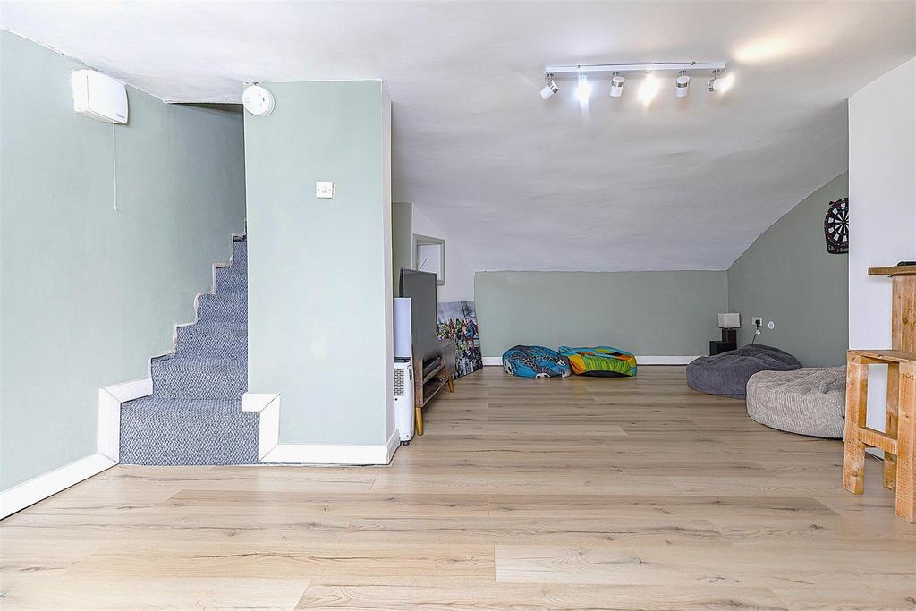 Bramleys Estate Agents - Far Common Road - Mirfiel