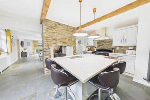 5 bedroom detached house for sale, Far Common Road, Mirfield