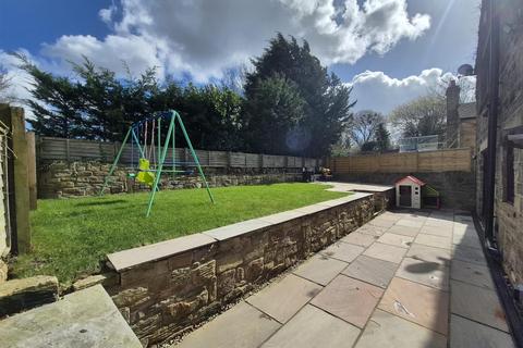 5 bedroom detached house for sale, Far Common Road, Mirfield