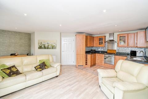 2 bedroom flat for sale, Lower Canal Walk, Southampton, Hampshire, SO14