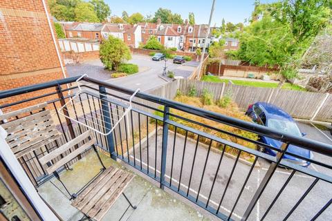 2 bedroom flat for sale, Hill Lane, Southampton, Hampshire, SO15