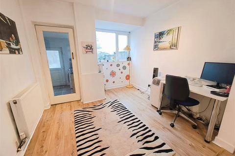 2 bedroom semi-detached house for sale, Dovercourt Road, Sheldon, Birmingham