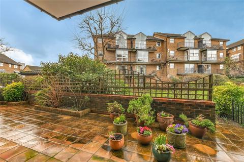 3 bedroom flat for sale, Paveley Drive, London, SW11