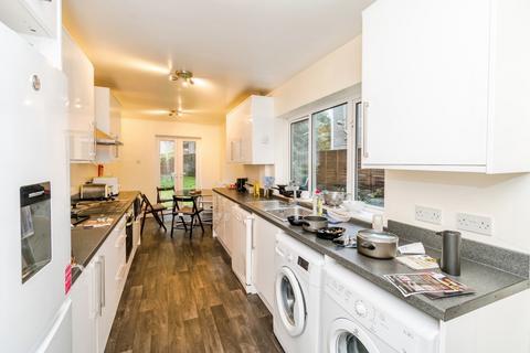 4 bedroom terraced house for sale, Milton Road, Polygon, Southampton, Hampshire, SO15