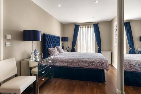 2 bedroom flat for sale, Rutherford House, Battersea Park Road, Battersea, SW11