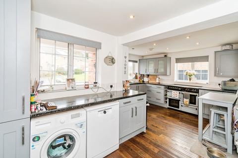 3 bedroom end of terrace house for sale, Goldcrest Gardens, Lordswood, Southampton, Hampshire, SO16