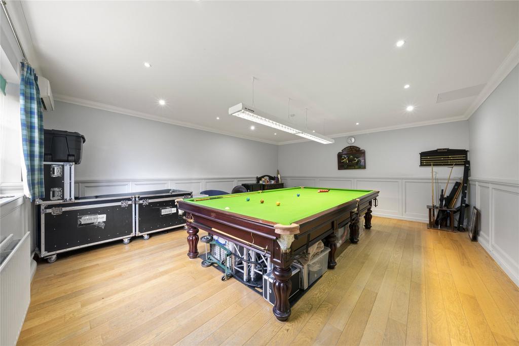 Snooker Room/Garage
