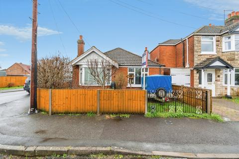 2 bedroom bungalow for sale, Sunset Road, Totton, Southampton, Hampshire, SO40