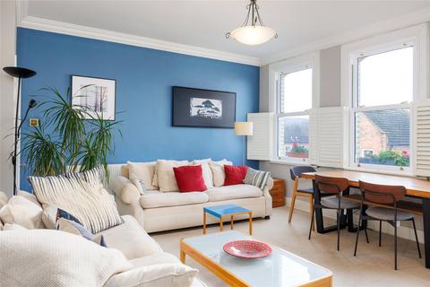 3 bedroom flat for sale, Malwood Road, London, SW12
