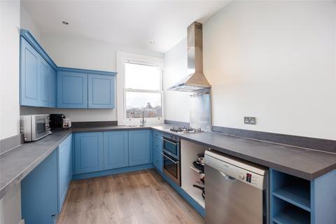 3 bedroom flat for sale, Malwood Road, London, SW12