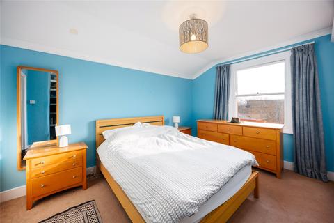 3 bedroom flat for sale, Malwood Road, London, SW12