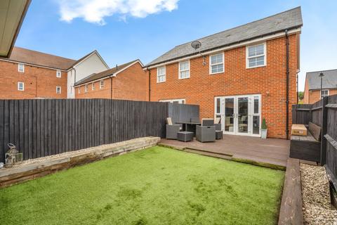 3 bedroom semi-detached house for sale, Bazeley Road, WATERLOOVILLE, Hampshire, PO7