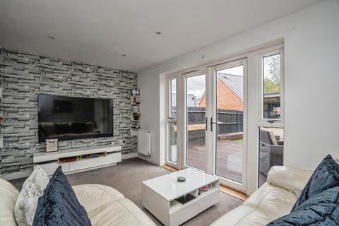 3 bedroom semi-detached house for sale, Bazeley Road, WATERLOOVILLE, Hampshire, PO7