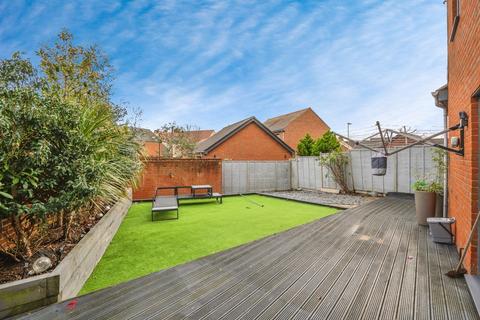 5 bedroom link detached house for sale, Darnel Crescent, Waterlooville, Hampshire, PO7