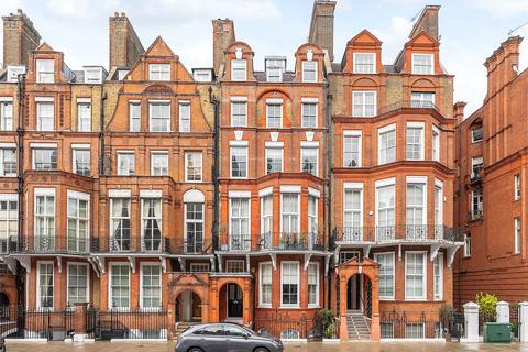 undefined, Pont Street, Knightsbridge, London, SW1X