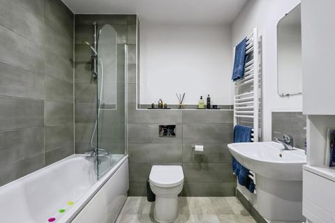 2 bedroom flat for sale, Bournemouth Road, Poole, Dorset, BH14