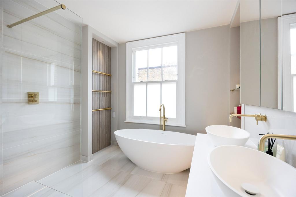 En-Suite Bathroom