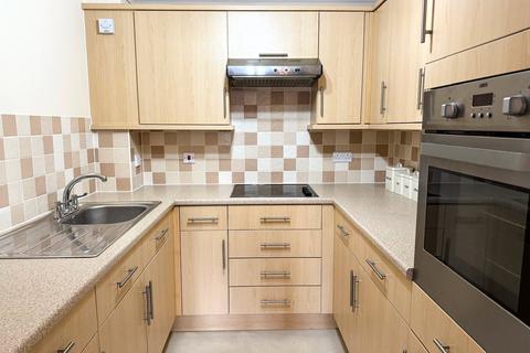 1 bedroom flat for sale, Padnell Road, Waterlooville, Hampshire, PO8