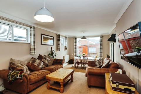 4 bedroom bungalow for sale, Barton Cross, WATERLOOVILLE, Hampshire, PO8