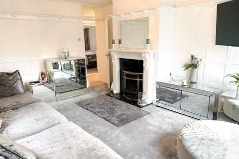 2 bedroom bungalow for sale, Cotwell Avenue, Waterlooville, Hampshire, PO8