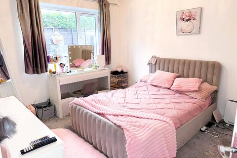 2 bedroom bungalow for sale, Cotwell Avenue, Waterlooville, Hampshire, PO8