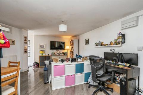 2 bedroom flat for sale, Highfield Parade, Waterlooville, Hampshire, PO7