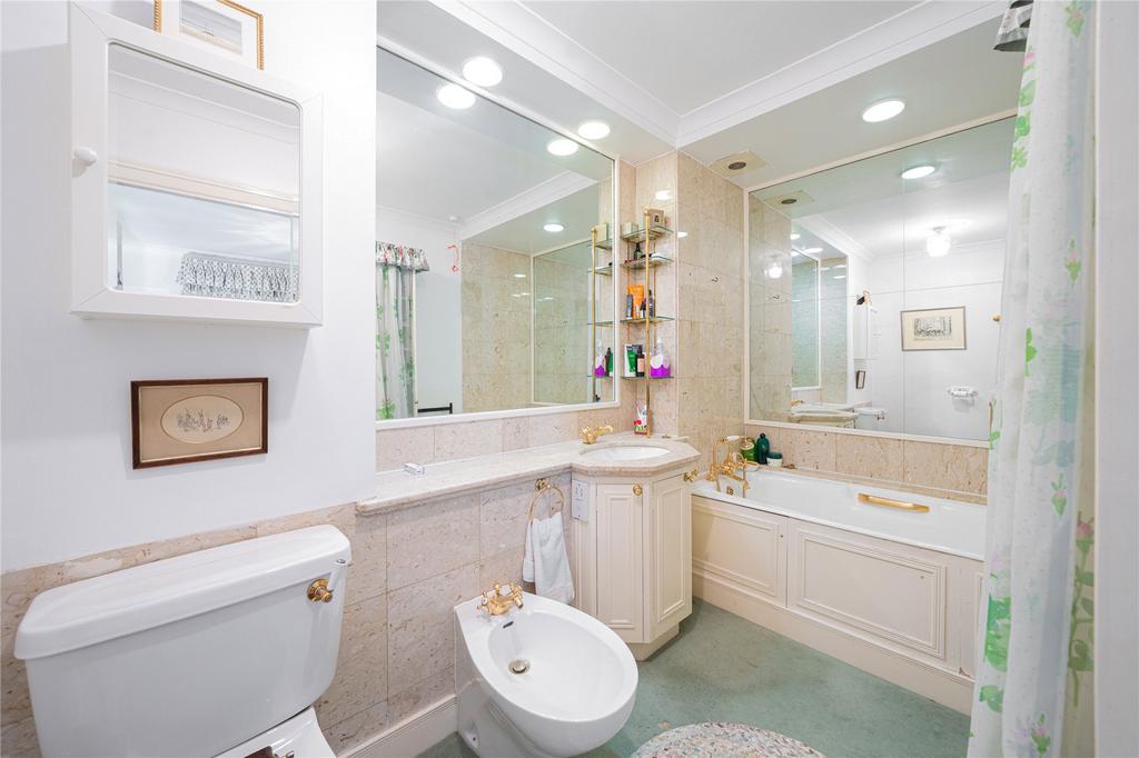 En-Suite Bathroom